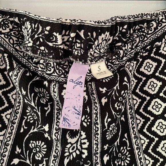 Boho Style High Waist Bell Bottom Yoga Bell Bottom Flare Pants - Size Small - Picture 3 of 5